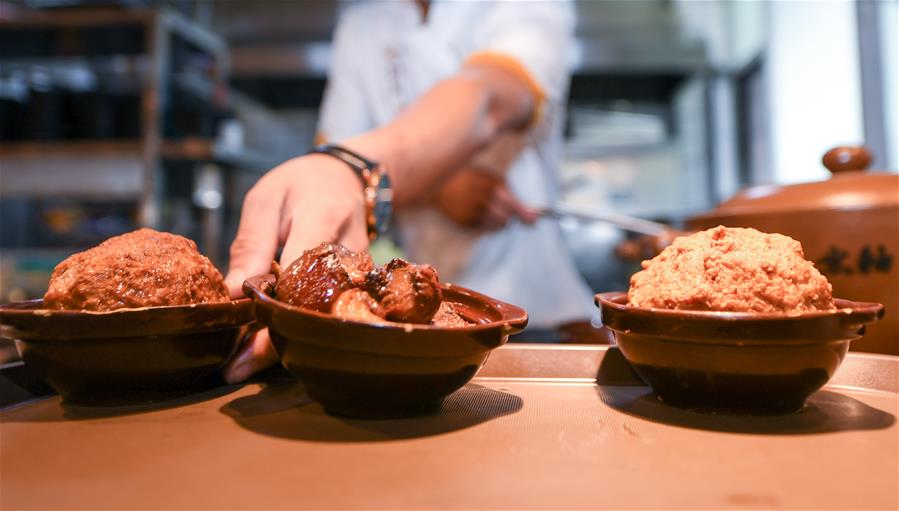 （在習(xí)近平新時(shí)代中國(guó)特色社會(huì)主義思想指引下&mdash;&mdash;新時(shí)代新作為新篇章&middot;習(xí)近平總書記關(guān)切事&middot;圖文互動(dòng)）（2）讓&ldquo;舌尖上的節(jié)約&rdquo;成為習(xí)慣&mdash;&mdash;全社會(huì)營(yíng)造浪費(fèi)可恥、節(jié)約為榮的氛圍掃描