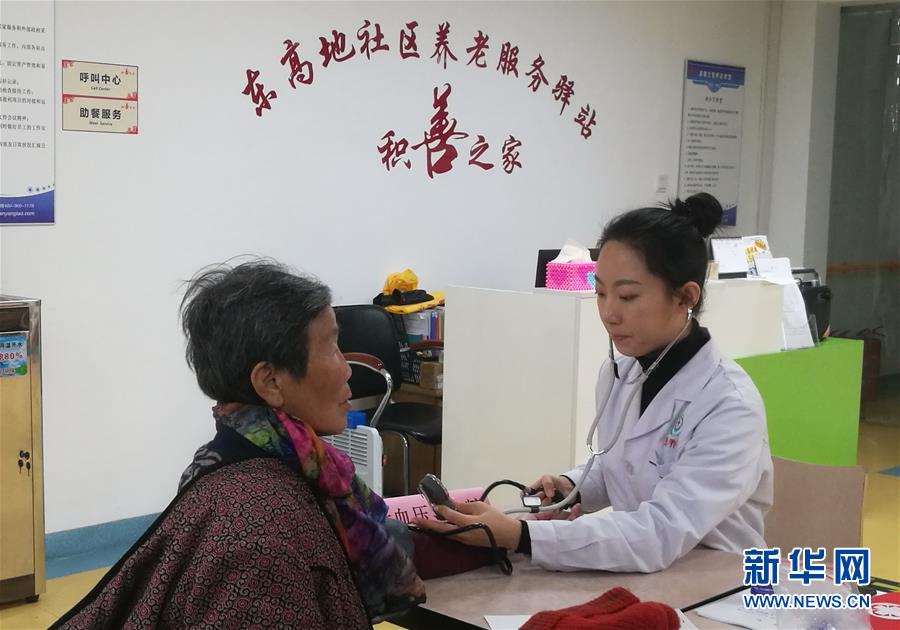 （走向我們的小康生活&middot;圖文互動）（1）北京&ldquo;老有所養(yǎng)&rdquo;的床邊、身邊、周邊事