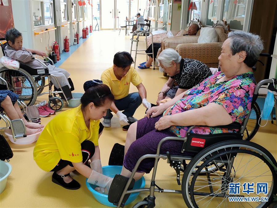 （走向我們的小康生活&middot;圖文互動）（3）北京&ldquo;老有所養(yǎng)&rdquo;的床邊、身邊、周邊事