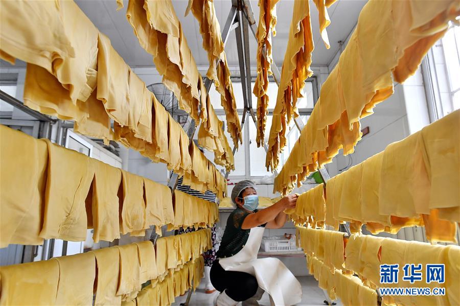 （新華全媒頭條&middot;走向我們的小康生活&middot;圖文互動(dòng)）（10）長城腳下，小康村串成&ldquo;珍珠鏈&rdquo;