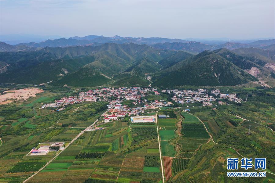 （新華全媒頭條&middot;走向我們的小康生活&middot;圖文互動(dòng)）（13）長城腳下，小康村串成&ldquo;珍珠鏈&rdquo;