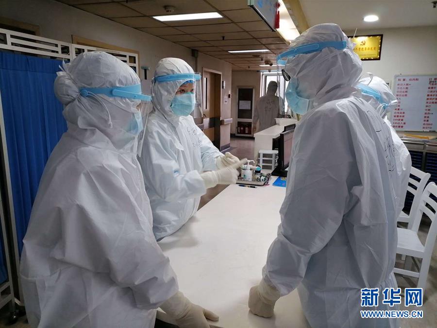 （抗疫一線醫(yī)務(wù)人員英雄群體&middot;圖文互動）（3）&ldquo;救治危重病人，我們拼盡全力&rdquo;&mdash;&mdash;記四川大學(xué)華西醫(yī)院援鄂重癥救治醫(yī)療隊