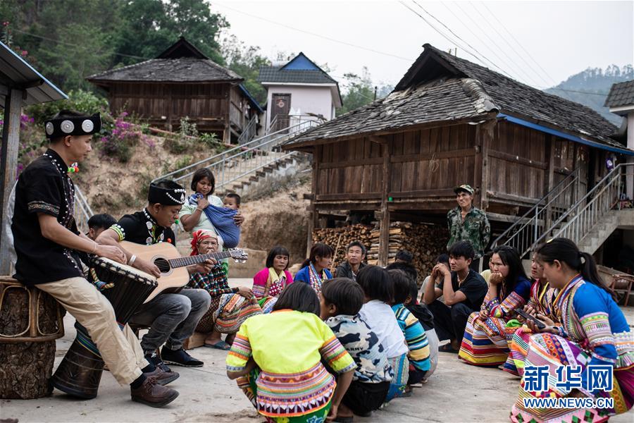 （新華全媒頭條&middot;決戰(zhàn)決勝脫貧攻堅(jiān)&middot;督戰(zhàn)未摘帽貧困縣&middot;圖文互動(dòng)）（4）脫貧的歌聲&mdash;&mdash;云南直過民族和人口較少民族共入新時(shí)代