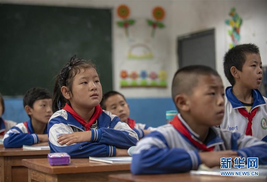 （新華全媒頭條&middot;決戰(zhàn)決勝脫貧攻堅(jiān)&middot;督戰(zhàn)未摘帽貧困縣&middot;圖文互動(dòng)）（6）脫貧的歌聲&mdash;&mdash;云南直過民族和人口較少民族共入新時(shí)代