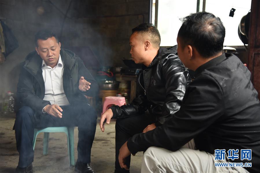 （決戰(zhàn)決勝脫貧攻堅(jiān)&middot;圖文互動(dòng)）&ldquo;父親未完成的事業(yè)，我來(lái)完成&rdquo;&mdash;&mdash;貴州父子接力脫貧攻堅(jiān)