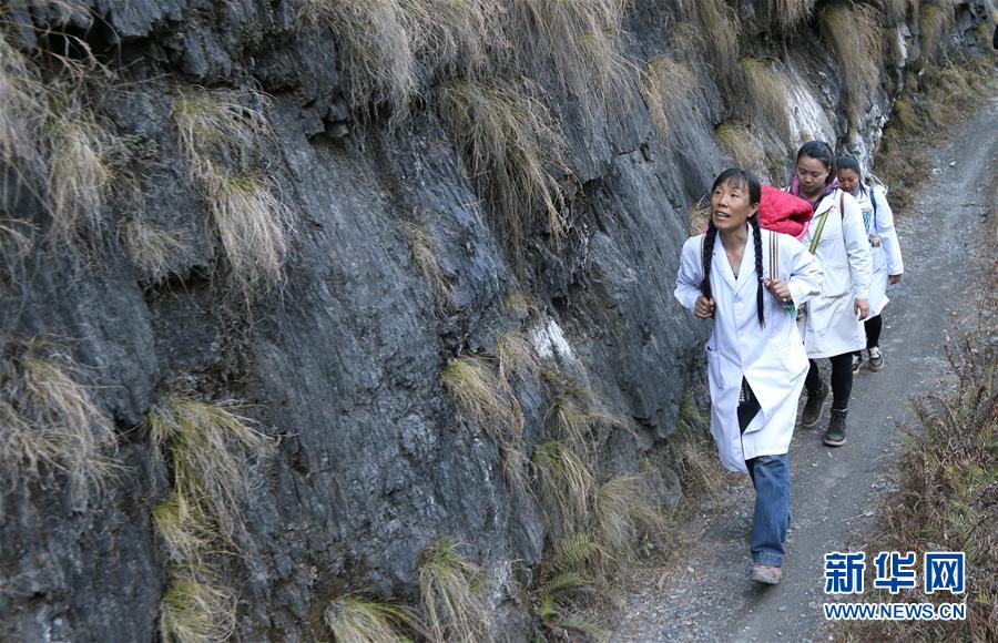 （新華全媒頭條&middot;圖文互動(dòng)）（11）偉大旗幟引領(lǐng)歷史巨變&mdash;&mdash;習(xí)近平新時(shí)代中國(guó)特色社會(huì)主義思想指引&ldquo;十三五&rdquo;經(jīng)濟(jì)社會(huì)發(fā)展述評(píng)