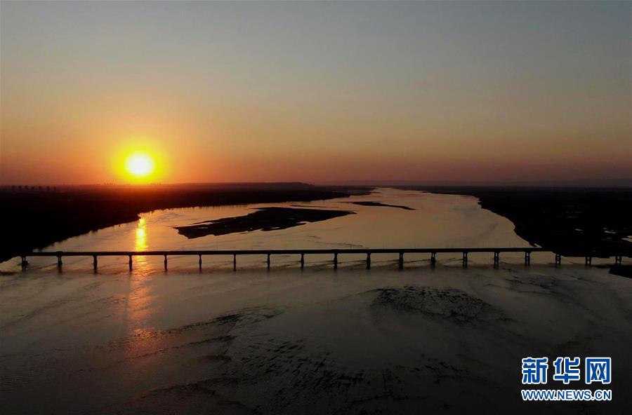 （新華全媒頭條&middot;圖文互動(dòng)）（15）從&ldquo;四亂&rdquo;突出到生態(tài)修復(fù) 黃河漸成中原&ldquo;綠飄帶&rdquo;