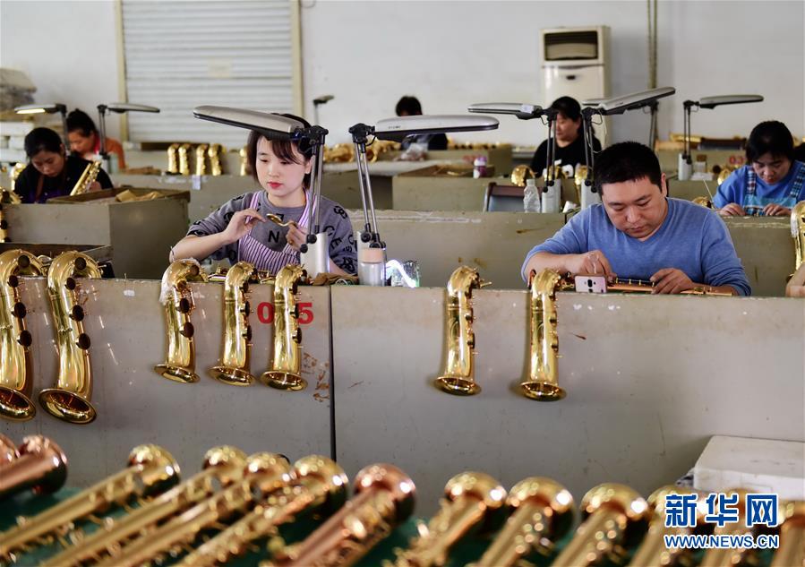 （全面建成小康社會(huì)&ldquo;百城千縣萬村調(diào)研行&rdquo;&middot;圖文互動(dòng)）（4）河北周窩：&ldquo;音樂小鎮(zhèn)&rdquo;奏響鄉(xiāng)村振興協(xié)奏曲