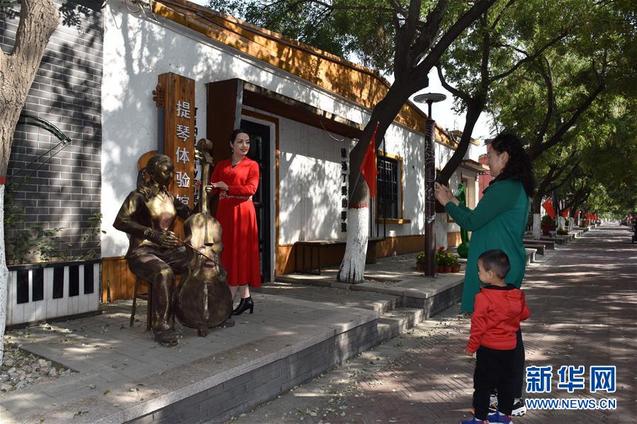 （全面建成小康社會(huì)&ldquo;百城千縣萬村調(diào)研行&rdquo;&middot;圖文互動(dòng)）（1）河北周窩：&ldquo;音樂小鎮(zhèn)&rdquo;奏響鄉(xiāng)村振興協(xié)奏曲
