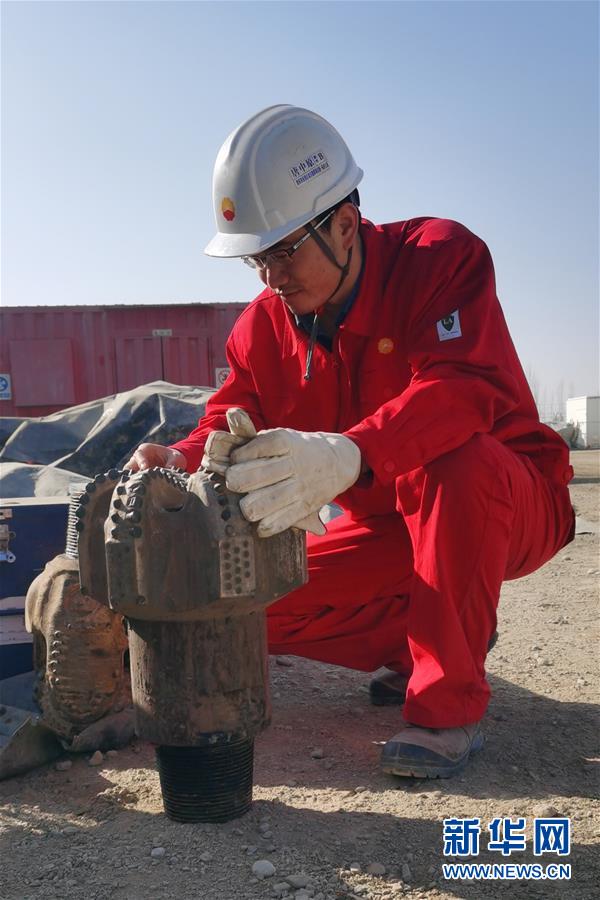 （青春的夢(mèng)想 青春的奮斗&middot;圖文互動(dòng)）（3）年輕，就要無(wú)悔擔(dān)當(dāng)&mdash;&mdash;青春在奉獻(xiàn)中閃光