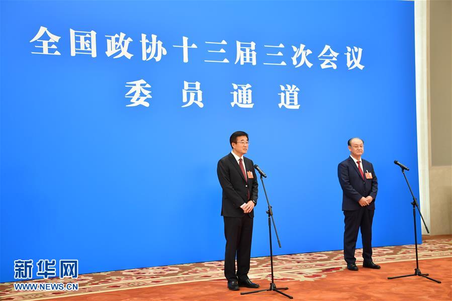 （兩會(huì)&middot;政協(xié)開(kāi)幕&middot;XHDW）（1）接受采訪