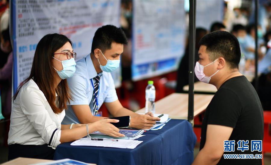 （新華全媒頭條&middot;兩會特別報(bào)道）（4）攻堅(jiān)克難贏未來&mdash;&mdash;從政府工作報(bào)告看2020年中國發(fā)展走向 