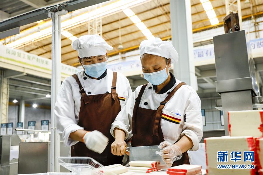 （新華全媒頭條&middot;兩會特別報(bào)道）（7）攻堅(jiān)克難贏未來&mdash;&mdash;從政府工作報(bào)告看2020年中國發(fā)展走向 