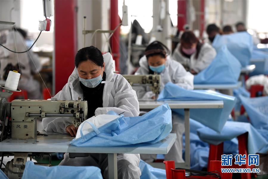 （新華全媒頭條&middot;兩會特別報(bào)道）（8）攻堅(jiān)克難贏未來&mdash;&mdash;從政府工作報(bào)告看2020年中國發(fā)展走向 