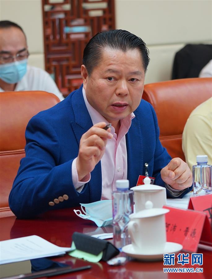 （兩會(huì)&middot;熱點(diǎn)畫報(bào)）（6）代表委員建言統(tǒng)籌做好經(jīng)濟(jì)社會(huì)發(fā)展工作