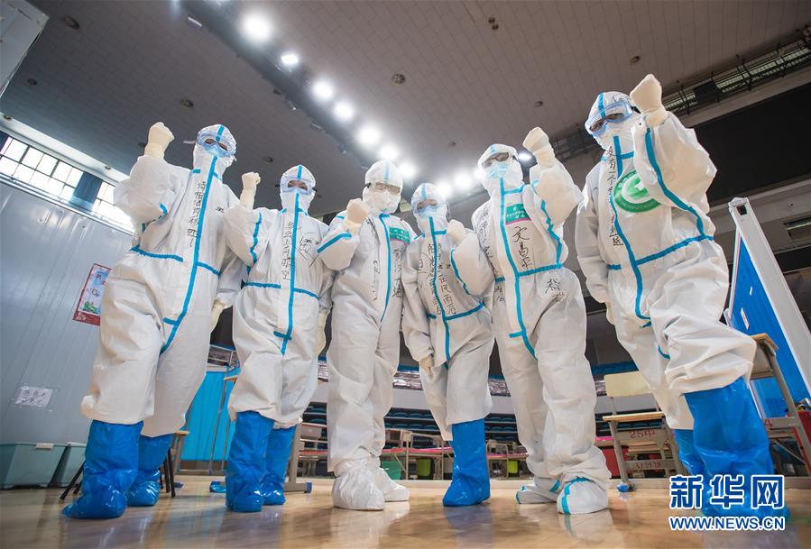 （新華全媒頭條&middot;圖文互動(dòng)）（1）從人民中汲取磅礴力量&mdash;&mdash;習(xí)近平總書(shū)記同出席2020年全國(guó)兩會(huì)人大代表、政協(xié)委員共商國(guó)是紀(jì)實(shí)