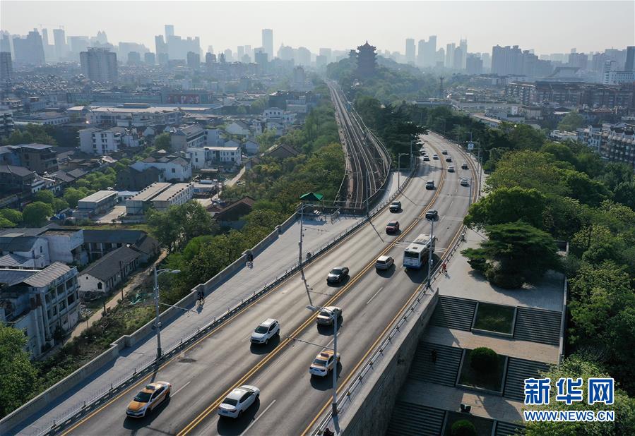 （新華全媒頭條&middot;圖文互動(dòng)）（13）從人民中汲取磅礴力量&mdash;&mdash;習(xí)近平總書(shū)記同出席2020年全國(guó)兩會(huì)人大代表、政協(xié)委員共商國(guó)是紀(jì)實(shí)