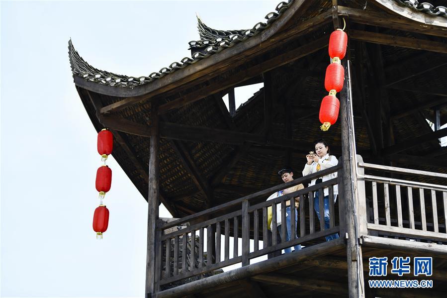 （新華全媒頭條&middot;圖文互動(dòng)）（20）從人民中汲取磅礴力量&mdash;&mdash;習(xí)近平總書(shū)記同出席2020年全國(guó)兩會(huì)人大代表、政協(xié)委員共商國(guó)是紀(jì)實(shí)