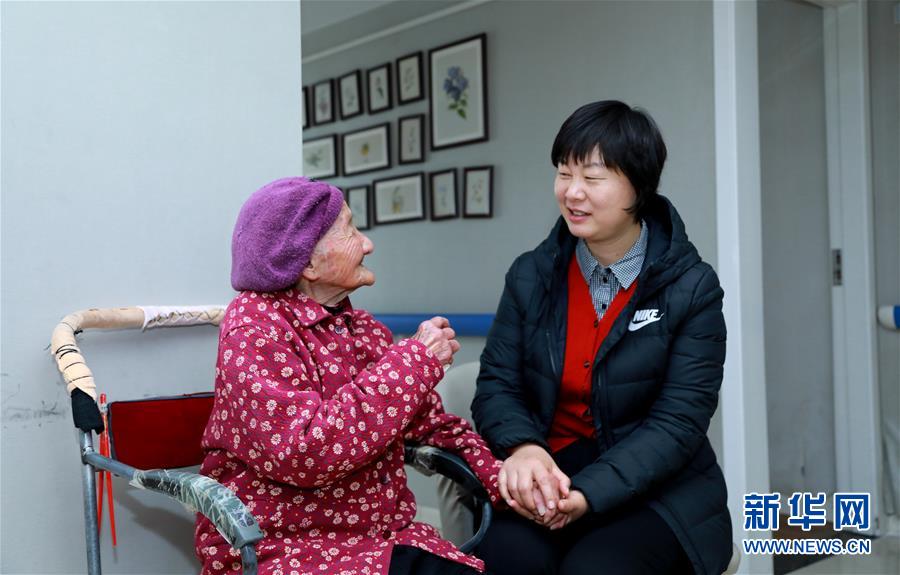 (新時代優(yōu)秀縣委書記風(fēng)采·圖文互動)(1)吳海燕:向百姓交一份無悔的答卷