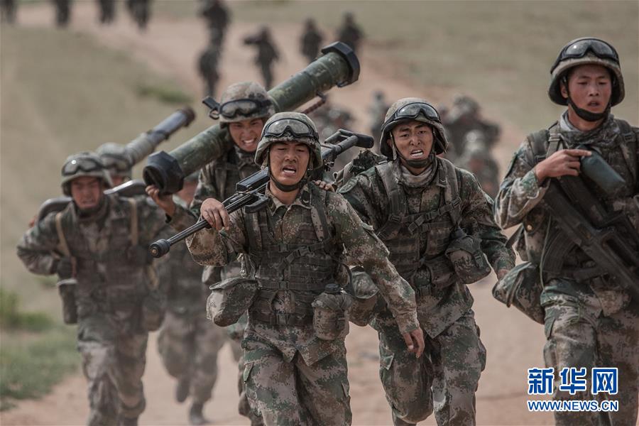 （新華全媒頭條&middot;圖文互動）（13）沿著中國特色強軍之路闊步前進&mdash;&mdash;黨中央、中央軍委領(lǐng)導(dǎo)推進國防和軍隊建設(shè)70年紀(jì)實