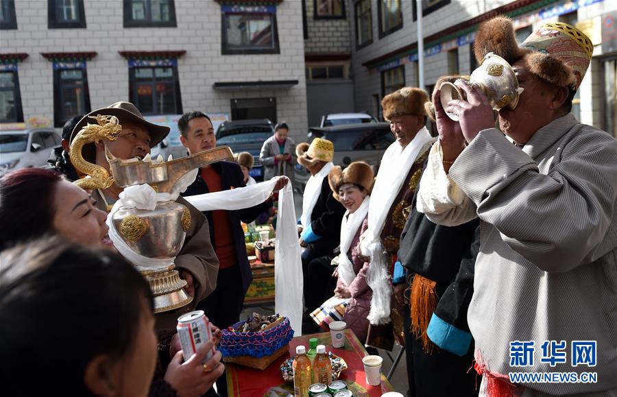 （兩會前夕看落實&middot;圖文互動）（4）格?；ㄩ_ 幸福路寬&mdash;&mdash;西藏落實習近平總書記全國兩會重要講話精神紀實