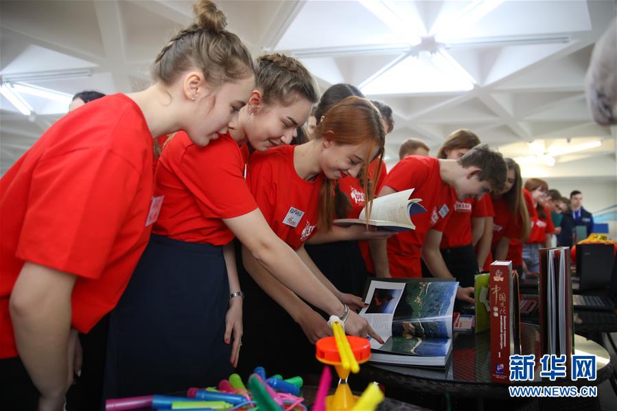 （新華全媒頭條&middot;出訪&middot;側記&middot;圖文互動）（2）你好老朋友！開啟新時代！&mdash;&mdash;習近平主席和普京總統(tǒng)引領中俄全面戰(zhàn)略協(xié)作伙伴關系邁入新時代