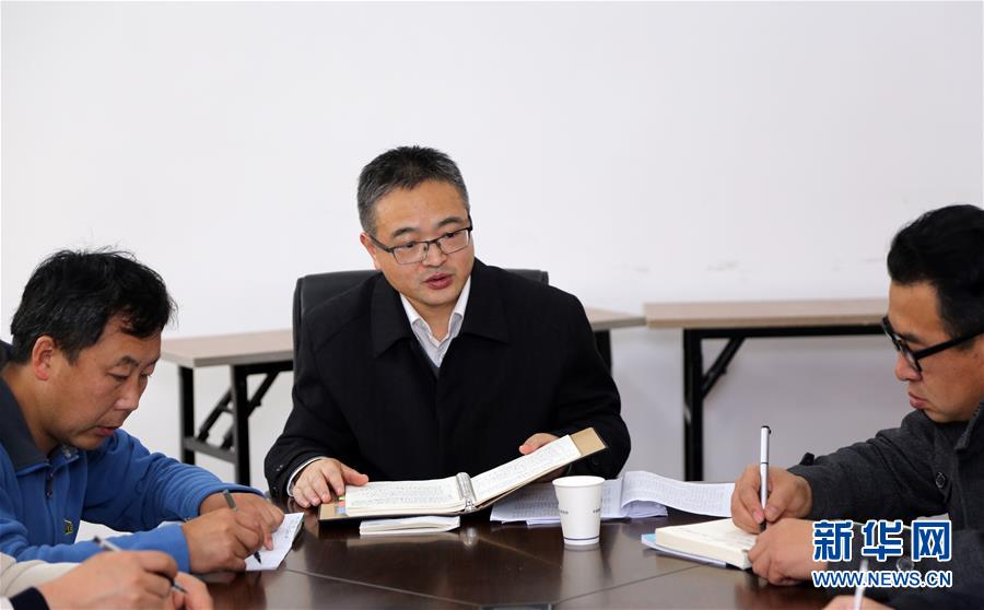 (新華全媒頭條·圖文互動(dòng))(6)凝聚民族復(fù)興的精神偉力——以習(xí)近平同志為核心的黨中央重視思想道德建設(shè)關(guān)心關(guān)愛道德模范紀(jì)實(shí)