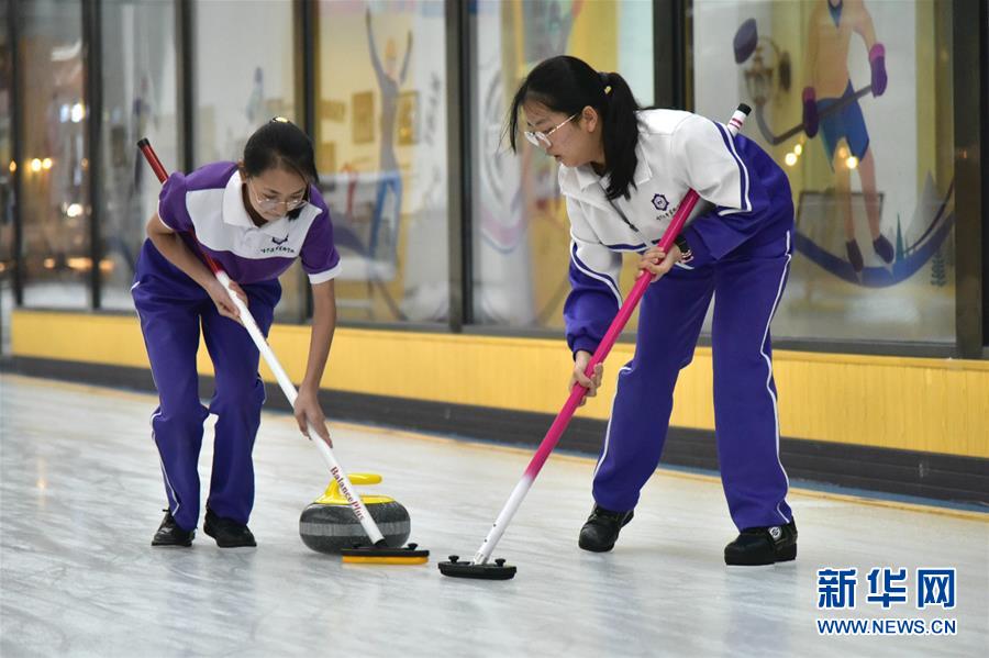 （體育&middot;圖文互動(dòng)）（4）（在習(xí)近平新時(shí)代中國特色社會(huì)主義思想指引下&mdash;&mdash;新時(shí)代新作為新篇章&middot;總書記關(guān)心的百姓身邊事）奔跑吧，少年！&mdash;&mdash;體育讓孩子們插上強(qiáng)壯的翅膀（配本社同題文字稿）