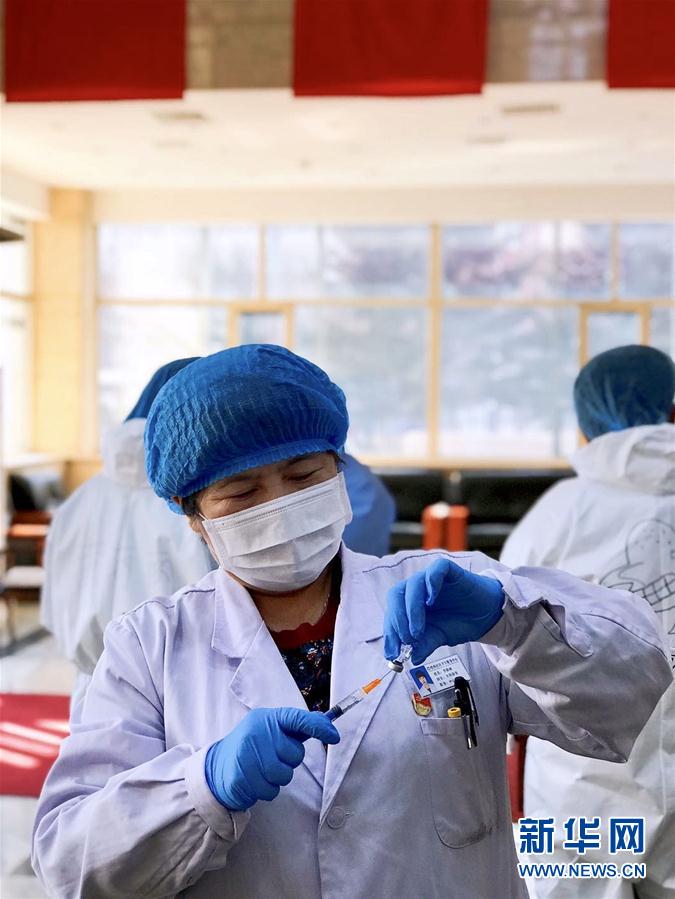 (在習(xí)近平新時代中國特色社會主義思想指引下——新時代新作為新篇章·習(xí)近平總書記關(guān)切事·圖文互動)(7)口罩擋不住你的美——戰(zhàn)“疫”一線巾幗掠影