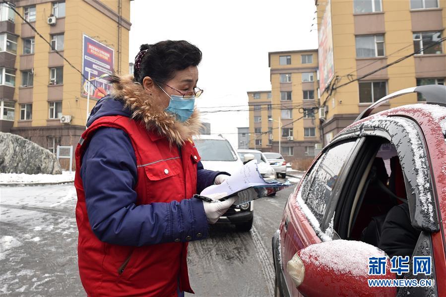 （習(xí)近平致敬的戰(zhàn)&ldquo;疫&rdquo;英雄&middot;社區(qū)工作者篇&middot;圖文互動）（1）他們，堅守一線戰(zhàn)風(fēng)雨