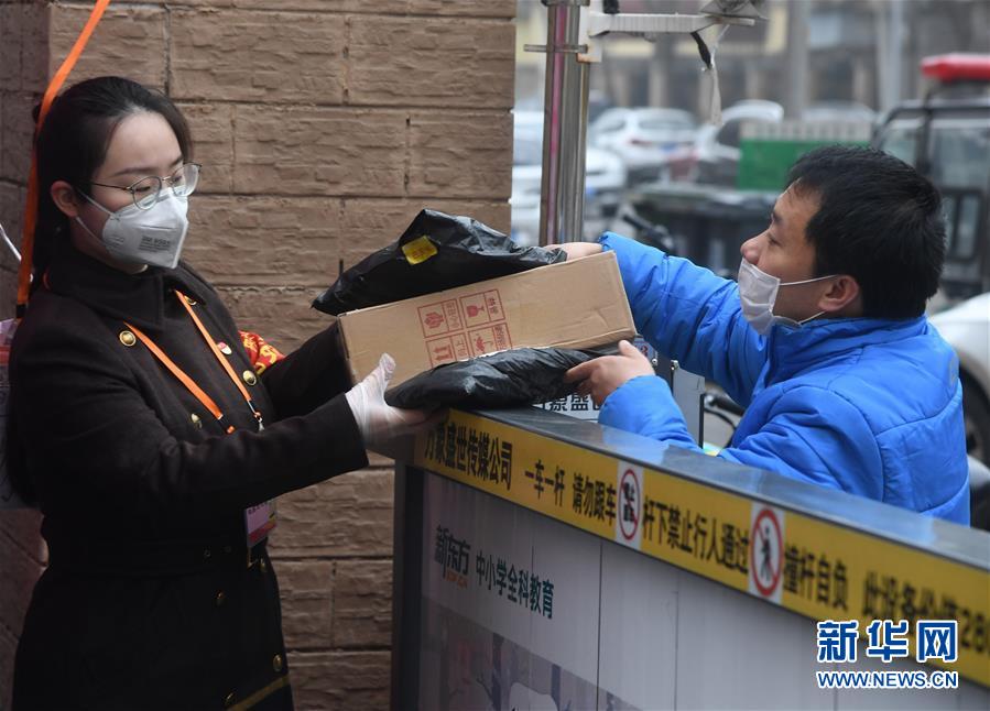 （習(xí)近平致敬的戰(zhàn)&ldquo;疫&rdquo;英雄&middot;社區(qū)工作者篇&middot;圖文互動）（3）他們，堅守一線戰(zhàn)風(fēng)雨