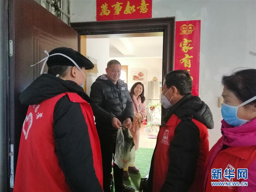 （在習近平新時代中國特色社會主義思想指引下&mdash;&mdash;新時代新作為新篇章&middot;習近平總書記關切事&middot;圖文互動）（5）扎緊籬笆打好樁&mdash;&mdash;各地筑牢社區(qū)防控安全屏障