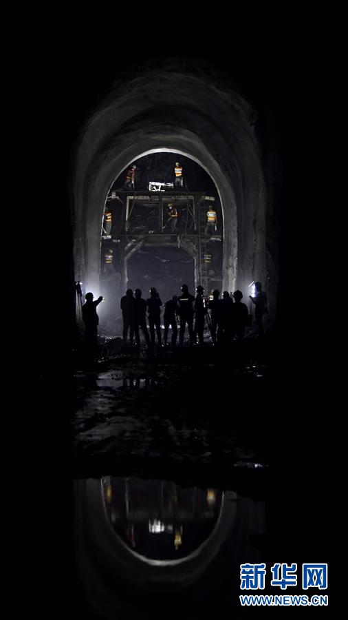 （在習近平新時代中國特色社會主義思想指引下&mdash;&mdash;新時代新作為新篇章&middot;習近平總書記關切事&middot;圖文互動）（7）新機遇、新引擎&mdash;&mdash;重大工程重大項目建設新動向觀察