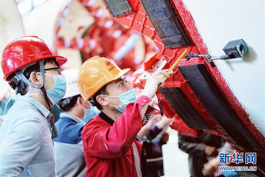 （在習(xí)近平新時(shí)代中國特色社會(huì)主義思想指引下&mdash;&mdash;新時(shí)代新作為新篇章&middot;習(xí)近平總書記關(guān)切事&middot;圖文互動(dòng)）（1）最有力的支撐，最堅(jiān)決的攀登&mdash;&mdash;記錄奮戰(zhàn)在復(fù)工復(fù)產(chǎn)一線的科技工作者