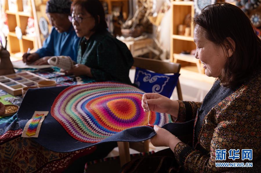 （在習(xí)近平新時(shí)代中國特色社會主義思想指引下&mdash;&mdash;新時(shí)代新作為新篇章&middot;習(xí)近平總書記關(guān)切事&middot;圖文互動）（1）讓每一個(gè)角落都感受到幸福的溫情&mdash;&mdash;人口較少民族在脫貧攻堅(jiān)大潮中的奮進(jìn)故事