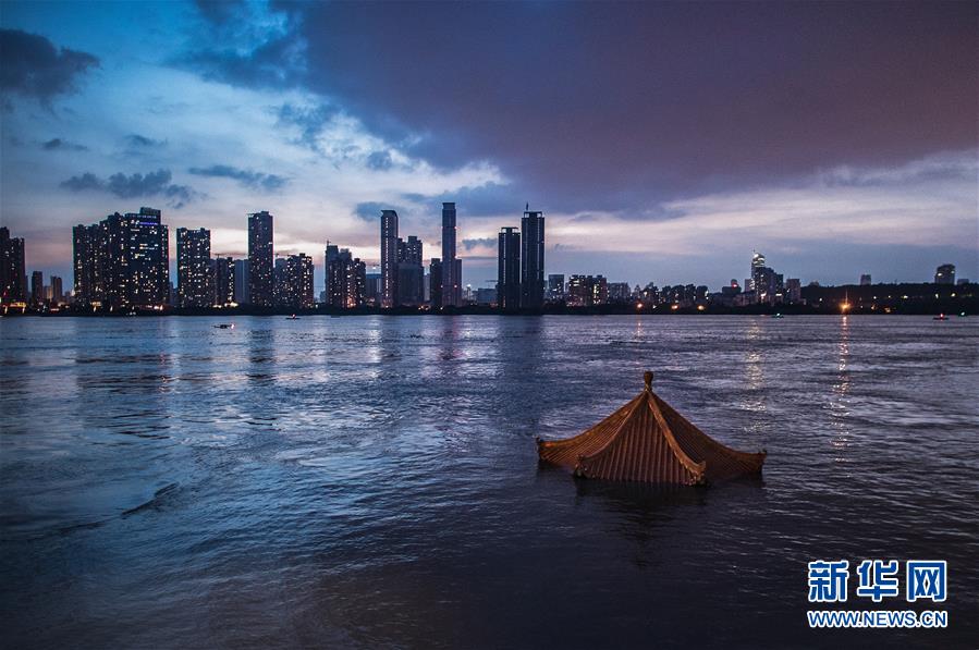 （在習(xí)近平新時代中國特色社會主義思想指引下&mdash;&mdash;新時代新作為新篇章&middot;習(xí)近平總書記關(guān)切事&middot;圖文互動）（1）戰(zhàn)疫魔,斗洪魔&mdash;&mdash;湖北全力應(yīng)對防疫、防汛疊加&ldquo;雙考&rdquo;