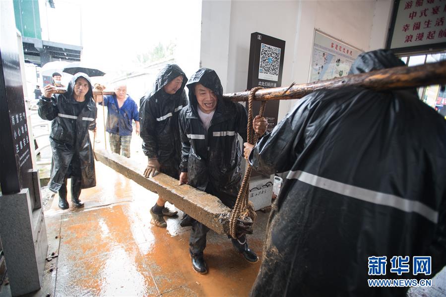 （在習(xí)近平新時代中國特色社會主義思想指引下&mdash;&mdash;新時代新作為新篇章&middot;習(xí)近平總書記關(guān)切事&middot;圖文互動）（4）戰(zhàn)疫魔,斗洪魔&mdash;&mdash;湖北全力應(yīng)對防疫、防汛疊加&ldquo;雙考&rdquo;