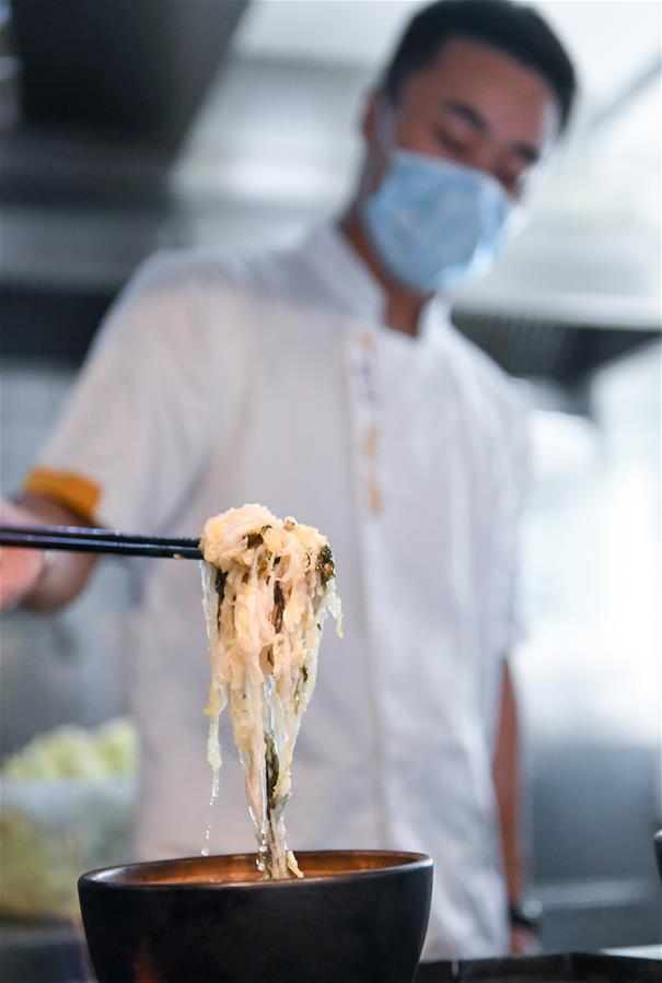 （在習近平新時代中國特色社會主義思想指引下&mdash;&mdash;新時代新作為新篇章&middot;習近平總書記關切事&middot;圖文互動）（1）讓&ldquo;舌尖上的節(jié)約&rdquo;成為習慣&mdash;&mdash;全社會營造浪費可恥、節(jié)約為榮的氛圍掃描