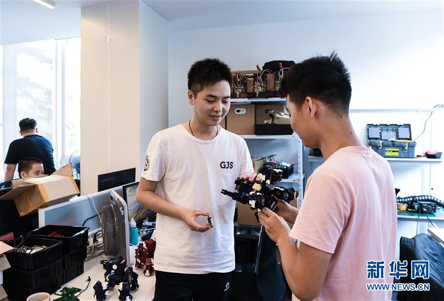 （在習(xí)近平新時(shí)代中國特色社會主義思想指引下&mdash;&mdash;新時(shí)代新作為新篇章&middot;習(xí)近平總書記關(guān)切事&middot;圖文互動）（8）我家大門常打開&mdash;&mdash;經(jīng)濟(jì)特區(qū)全方位對外開放故事