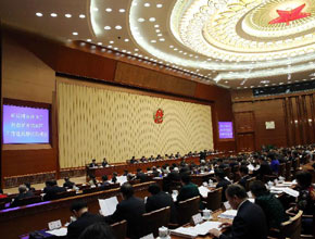 張德江出席全國(guó)人大常委會(huì)第十四次會(huì)議二次全會(huì)