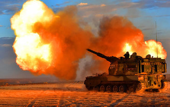 戈壁大漠上演自行火炮分隊(duì)對抗，場面霸氣！