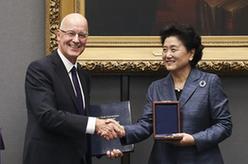 劉延?xùn)|被授予紐約大學&ldquo;校長獎?wù)?rdquo;