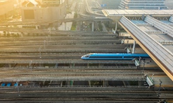 在沒有路的地方，中國探出一條條新路