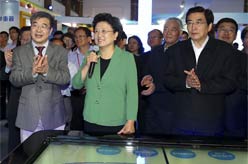 劉延?xùn)|、郭金龍參加2016年全國科技活動(dòng)周活動(dòng)