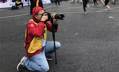 影像馬拉松③|拍馬拉松的人：一邊是理想，一邊是現(xiàn)實(shí)