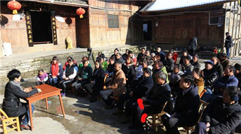 既要做好精準(zhǔn)脫貧，也要全力推動(dòng)鄉(xiāng)村振興