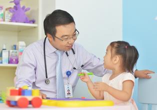 加強兒科醫(yī)生、助產(chǎn)士等緊缺人才培養(yǎng)