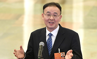 國(guó)家郵政局局長(zhǎng)馬軍勝在&ldquo;部長(zhǎng)通道&rdquo;接受采訪(fǎng)