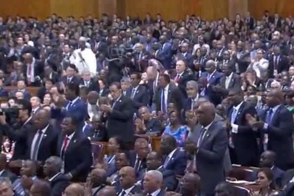 辛識平：掌聲，激蕩聚同心