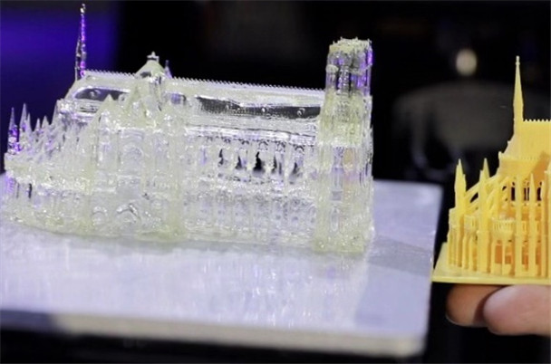 高效！精準(zhǔn)！現(xiàn)場體驗(yàn)超高速光固化3D打印機(jī)